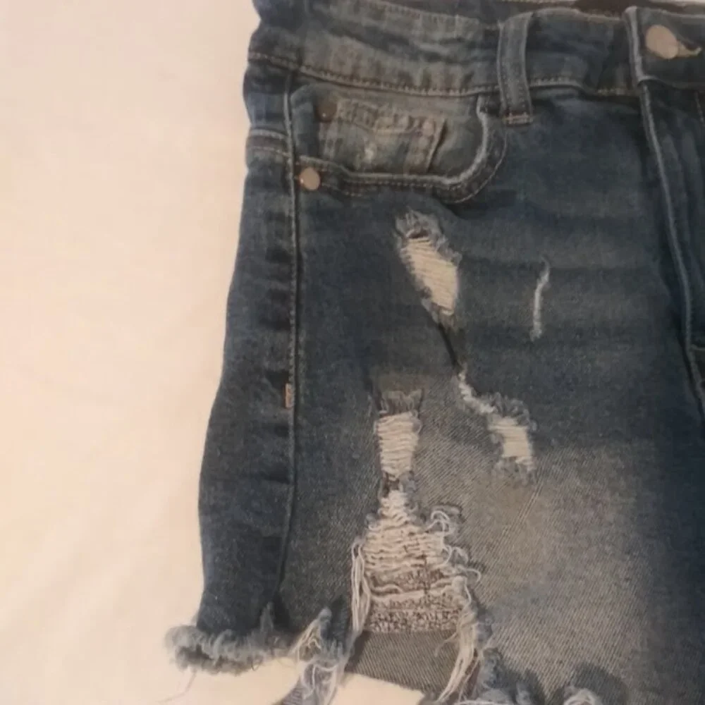 Kendall & Kyle women's junior's size 5/27 distressed high rise shorts